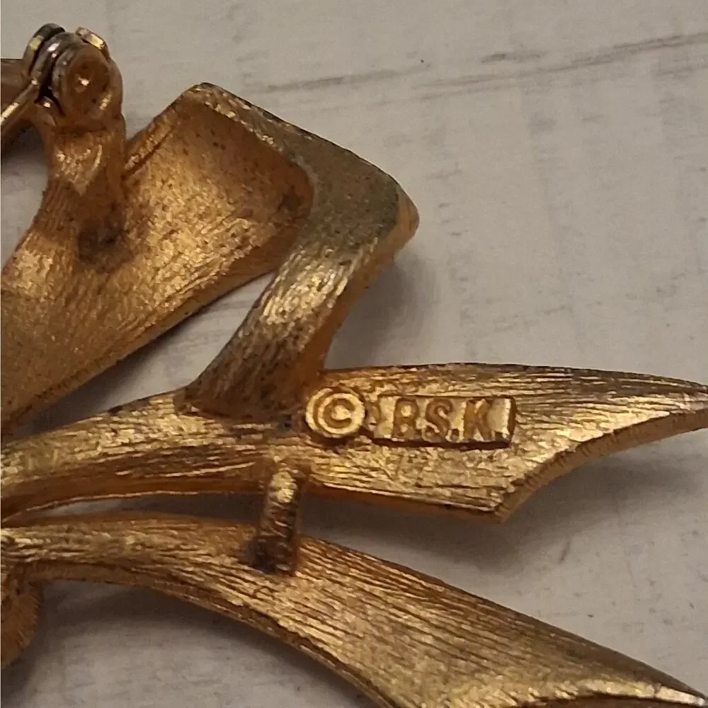 Vintage B.S.K. Branded Textured Brushed Gold-Tone Metal Ribbon Bow Brooch Pin